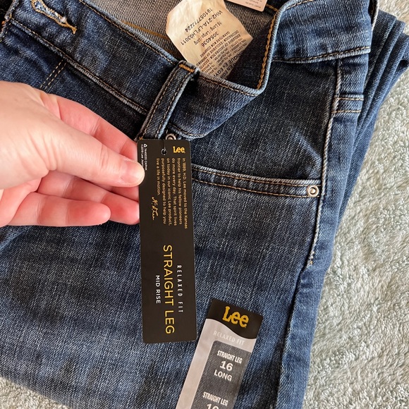 NWT Lee Jeans Size 16 Long Mid Rise Straight Leg - Picture 3 of 8